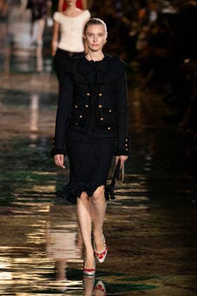 PFW Chanel - Runway LZ Models walk the runway during the Chanel Womenswear Spring Summer 2027 show as part of Paris Fashion Week on October 05, 2026 at Rolland Garros in Paris, France. Photo by Laurent Zabulon ABACAPRESS.COM  Copyright: xZabulonxLaurent ABACAx