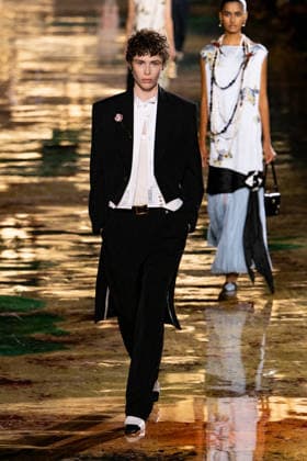 PFW Chanel - Runway LZ Models walk the runway during the Chanel Womenswear Spring Summer 2027 show as part of Paris Fashion Week on October 05, 2026 at Rolland Garros in Paris, France. Photo by Laurent Zabulon ABACAPRESS.COM  Copyright: xZabulonxLaurent ABACAx