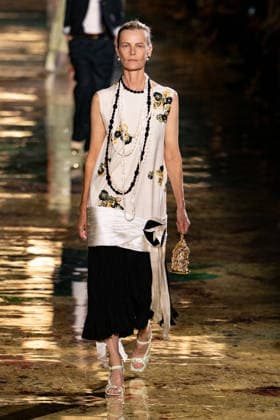 PFW Chanel - Runway LZ Models walk the runway during the Chanel Womenswear Spring Summer 2027 show as part of Paris Fashion Week on October 05, 2026 at Rolland Garros in Paris, France. Photo by Laurent Zabulon ABACAPRESS.COM  Copyright: xZabulonxLaurent ABACAx