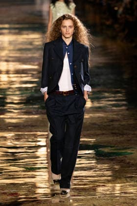 PFW Chanel - Runway LZ Models walk the runway during the Chanel Womenswear Spring Summer 2027 show as part of Paris Fashion Week on October 05, 2026 at Rolland Garros in Paris, France. Photo by Laurent Zabulon ABACAPRESS.COM  Copyright: xZabulonxLaurent ABACAx