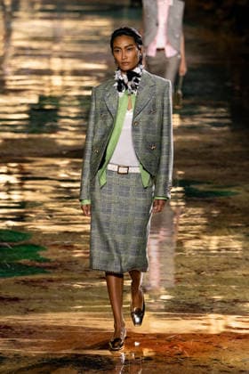 PFW Chanel - Runway LZ Models walk the runway during the Chanel Womenswear Spring Summer 2027 show as part of Paris Fashion Week on October 05, 2026 at Rolland Garros in Paris, France. Photo by Laurent Zabulon ABACAPRESS.COM  Copyright: xZabulonxLaurent ABACAx