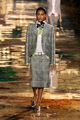 PFW Chanel - Runway LZ Models walk the runway during the Chanel Womenswear Spring Summer 2027 show as part of Paris Fashion Week on October 05, 2026 at Rolland Garros in Paris, France. Photo by Laurent Zabulon ABACAPRESS.COM  Copyright: xZabulonxLaurent ABACAx