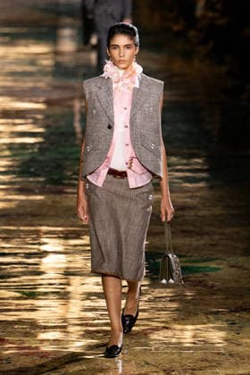 PFW Chanel - Runway LZ Models walk the runway during the Chanel Womenswear Spring Summer 2027 show as part of Paris Fashion Week on October 05, 2026 at Rolland Garros in Paris, France. Photo by Laurent Zabulon ABACAPRESS.COM  Copyright: xZabulonxLaurent ABACAx