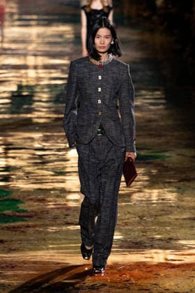 PFW Chanel - Runway LZ Models walk the runway during the Chanel Womenswear Spring Summer 2027 show as part of Paris Fashion Week on October 05, 2026 at Rolland Garros in Paris, France. Photo by Laurent Zabulon ABACAPRESS.COM  Copyright: xZabulonxLaurent ABACAx