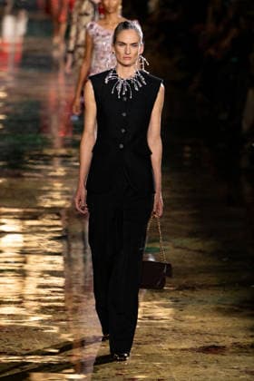 PFW Chanel - Runway LZ Models walk the runway during the Chanel Womenswear Spring Summer 2027 show as part of Paris Fashion Week on October 05, 2026 at Rolland Garros in Paris, France. Photo by Laurent Zabulon ABACAPRESS.COM  Copyright: xZabulonxLaurent ABACAx