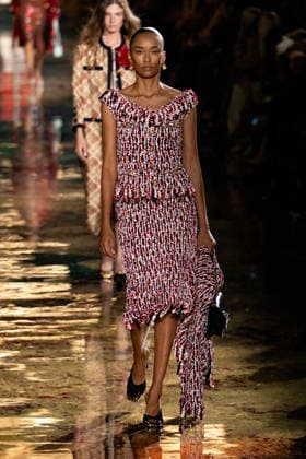 PFW Chanel - Runway LZ Models walk the runway during the Chanel Womenswear Spring Summer 2027 show as part of Paris Fashion Week on October 05, 2026 at Rolland Garros in Paris, France. Photo by Laurent Zabulon ABACAPRESS.COM  Copyright: xZabulonxLaurent ABACAx