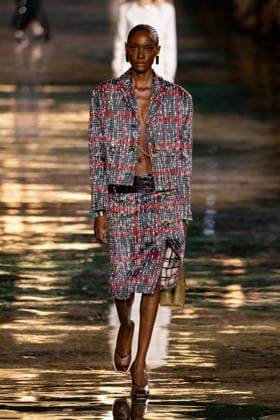 PFW Chanel - Runway LZ Models walk the runway during the Chanel Womenswear Spring Summer 2027 show as part of Paris Fashion Week on October 05, 2026 at Rolland Garros in Paris, France. Photo by Laurent Zabulon ABACAPRESS.COM  Copyright: xZabulonxLaurent ABACAx