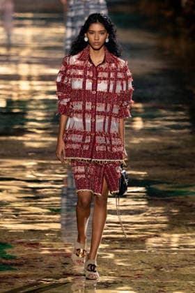 PFW Chanel - Runway LZ Models walk the runway during the Chanel Womenswear Spring Summer 2027 show as part of Paris Fashion Week on October 05, 2026 at Rolland Garros in Paris, France. Photo by Laurent Zabulon ABACAPRESS.COM  Copyright: xZabulonxLaurent ABACAx