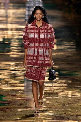 PFW Chanel - Runway LZ Models walk the runway during the Chanel Womenswear Spring Summer 2027 show as part of Paris Fashion Week on October 05, 2026 at Rolland Garros in Paris, France. Photo by Laurent Zabulon ABACAPRESS.COM  Copyright: xZabulonxLaurent ABACAx