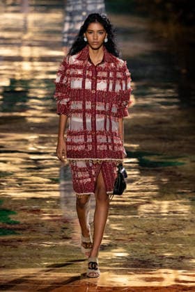 PFW Chanel - Runway LZ Models walk the runway during the Chanel Womenswear Spring Summer 2027 show as part of Paris Fashion Week on October 05, 2026 at Rolland Garros in Paris, France. Photo by Laurent Zabulon ABACAPRESS.COM  Copyright: xZabulonxLaurent ABACAx