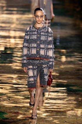 PFW Chanel - Runway LZ Models walk the runway during the Chanel Womenswear Spring Summer 2027 show as part of Paris Fashion Week on October 05, 2026 at Rolland Garros in Paris, France. Photo by Laurent Zabulon ABACAPRESS.COM  Copyright: xZabulonxLaurent ABACAx