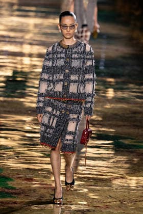 PFW Chanel - Runway LZ Models walk the runway during the Chanel Womenswear Spring Summer 2027 show as part of Paris Fashion Week on October 05, 2026 at Rolland Garros in Paris, France. Photo by Laurent Zabulon ABACAPRESS.COM  Copyright: xZabulonxLaurent ABACAx