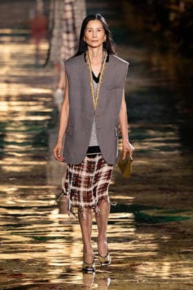 PFW Chanel - Runway LZ Models walk the runway during the Chanel Womenswear Spring Summer 2027 show as part of Paris Fashion Week on October 05, 2026 at Rolland Garros in Paris, France. Photo by Laurent Zabulon ABACAPRESS.COM  Copyright: xZabulonxLaurent ABACAx