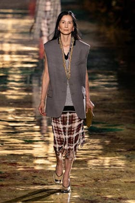 PFW Chanel - Runway LZ Models walk the runway during the Chanel Womenswear Spring Summer 2027 show as part of Paris Fashion Week on October 05, 2026 at Rolland Garros in Paris, France. Photo by Laurent Zabulon ABACAPRESS.COM  Copyright: xZabulonxLaurent ABACAx
