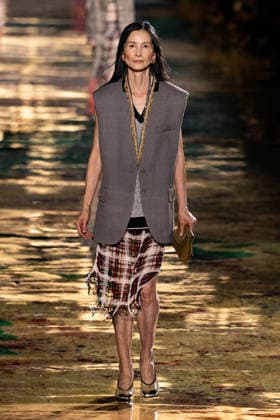 PFW Chanel - Runway LZ Models walk the runway during the Chanel Womenswear Spring Summer 2027 show as part of Paris Fashion Week on October 05, 2026 at Rolland Garros in Paris, France. Photo by Laurent Zabulon ABACAPRESS.COM  Copyright: xZabulonxLaurent ABACAx