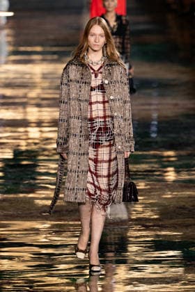 PFW Chanel - Runway LZ Models walk the runway during the Chanel Womenswear Spring Summer 2027 show as part of Paris Fashion Week on October 05, 2026 at Rolland Garros in Paris, France. Photo by Laurent Zabulon ABACAPRESS.COM  Copyright: xZabulonxLaurent ABACAx