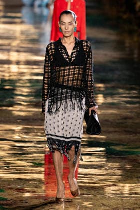 PFW Chanel - Runway LZ Models walk the runway during the Chanel Womenswear Spring Summer 2027 show as part of Paris Fashion Week on October 05, 2026 at Rolland Garros in Paris, France. Photo by Laurent Zabulon ABACAPRESS.COM  Copyright: xZabulonxLaurent ABACAx