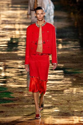 PFW Chanel - Runway LZ Models walk the runway during the Chanel Womenswear Spring Summer 2027 show as part of Paris Fashion Week on October 05, 2026 at Rolland Garros in Paris, France. Photo by Laurent Zabulon ABACAPRESS.COM  Copyright: xZabulonxLaurent ABACAx