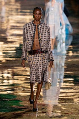 PFW Chanel - Runway LZ Models walk the runway during the Chanel Womenswear Spring Summer 2027 show as part of Paris Fashion Week on October 05, 2026 at Rolland Garros in Paris, France. Photo by Laurent Zabulon ABACAPRESS.COM  Copyright: xZabulonxLaurent ABACAx