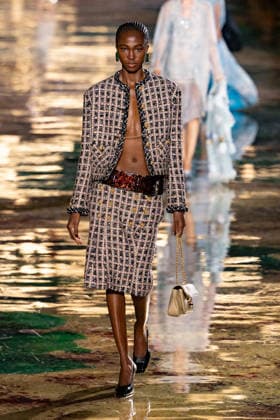 PFW Chanel - Runway LZ Models walk the runway during the Chanel Womenswear Spring Summer 2027 show as part of Paris Fashion Week on October 05, 2026 at Rolland Garros in Paris, France. Photo by Laurent Zabulon ABACAPRESS.COM  Copyright: xZabulonxLaurent ABACAx