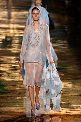 PFW Chanel - Runway LZ Models walk the runway during the Chanel Womenswear Spring Summer 2027 show as part of Paris Fashion Week on October 05, 2026 at Rolland Garros in Paris, France. Photo by Laurent Zabulon ABACAPRESS.COM  Copyright: xZabulonxLaurent ABACAx