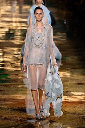 PFW Chanel - Runway LZ Models walk the runway during the Chanel Womenswear Spring Summer 2027 show as part of Paris Fashion Week on October 05, 2026 at Rolland Garros in Paris, France. Photo by Laurent Zabulon ABACAPRESS.COM  Copyright: xZabulonxLaurent ABACAx