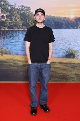 La Maison De Nos Reves Premiere - Paris Johannes Mauduit aka REDCARDS attends the photocall for the premiere of La Maison De Nos Reves held at the Grand Rex Cinema in Paris, France on October 5, 2026. Photo by David Boyer ABACAPRESS.COM Paris France  Copyright: xBoyerxDavid ABACAx