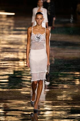 PFW Chanel - Runway LZ Models walk the runway during the Chanel Womenswear Spring Summer 2027 show as part of Paris Fashion Week on October 05, 2026 at Rolland Garros in Paris, France. Photo by Laurent Zabulon ABACAPRESS.COM  Copyright: xZabulonxLaurent ABACAx