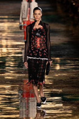PFW Chanel - Runway LZ Models walk the runway during the Chanel Womenswear Spring Summer 2027 show as part of Paris Fashion Week on October 05, 2026 at Rolland Garros in Paris, France. Photo by Laurent Zabulon ABACAPRESS.COM  Copyright: xZabulonxLaurent ABACAx