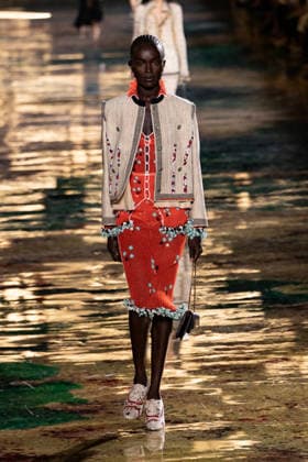 PFW Chanel - Runway LZ Models walk the runway during the Chanel Womenswear Spring Summer 2027 show as part of Paris Fashion Week on October 05, 2026 at Rolland Garros in Paris, France. Photo by Laurent Zabulon ABACAPRESS.COM  Copyright: xZabulonxLaurent ABACAx