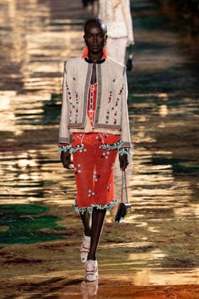 PFW Chanel - Runway LZ Models walk the runway during the Chanel Womenswear Spring Summer 2027 show as part of Paris Fashion Week on October 05, 2026 at Rolland Garros in Paris, France. Photo by Laurent Zabulon ABACAPRESS.COM  Copyright: xZabulonxLaurent ABACAx