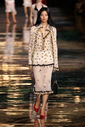 PFW Chanel - Runway LZ Models walk the runway during the Chanel Womenswear Spring Summer 2027 show as part of Paris Fashion Week on October 05, 2026 at Rolland Garros in Paris, France. Photo by Laurent Zabulon ABACAPRESS.COM  Copyright: xZabulonxLaurent ABACAx