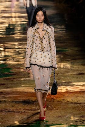 PFW Chanel - Runway LZ Models walk the runway during the Chanel Womenswear Spring Summer 2027 show as part of Paris Fashion Week on October 05, 2026 at Rolland Garros in Paris, France. Photo by Laurent Zabulon ABACAPRESS.COM  Copyright: xZabulonxLaurent ABACAx