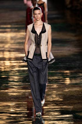 PFW Chanel - Runway LZ Models walk the runway during the Chanel Womenswear Spring Summer 2027 show as part of Paris Fashion Week on October 05, 2026 at Rolland Garros in Paris, France. Photo by Laurent Zabulon ABACAPRESS.COM  Copyright: xZabulonxLaurent ABACAx