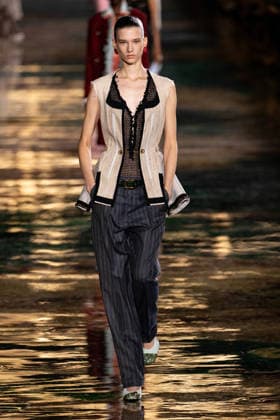 PFW Chanel - Runway LZ Models walk the runway during the Chanel Womenswear Spring Summer 2027 show as part of Paris Fashion Week on October 05, 2026 at Rolland Garros in Paris, France. Photo by Laurent Zabulon ABACAPRESS.COM  Copyright: xZabulonxLaurent ABACAx