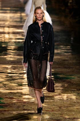 PFW Chanel - Runway LZ Models walk the runway during the Chanel Womenswear Spring Summer 2027 show as part of Paris Fashion Week on October 05, 2026 at Rolland Garros in Paris, France. Photo by Laurent Zabulon ABACAPRESS.COM  Copyright: xZabulonxLaurent ABACAx