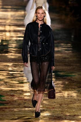 PFW Chanel - Runway LZ Models walk the runway during the Chanel Womenswear Spring Summer 2027 show as part of Paris Fashion Week on October 05, 2026 at Rolland Garros in Paris, France. Photo by Laurent Zabulon ABACAPRESS.COM  Copyright: xZabulonxLaurent ABACAx