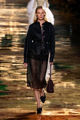 PFW Chanel - Runway LZ Models walk the runway during the Chanel Womenswear Spring Summer 2027 show as part of Paris Fashion Week on October 05, 2026 at Rolland Garros in Paris, France. Photo by Laurent Zabulon ABACAPRESS.COM  Copyright: xZabulonxLaurent ABACAx