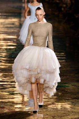 PFW Chanel - Runway LZ Models walk the runway during the Chanel Womenswear Spring Summer 2027 show as part of Paris Fashion Week on October 05, 2026 at Rolland Garros in Paris, France. Photo by Laurent Zabulon ABACAPRESS.COM  Copyright: xZabulonxLaurent ABACAx