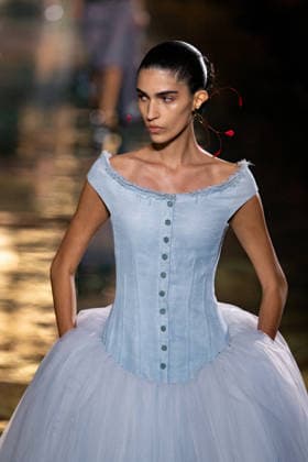 PFW Chanel - Runway LZ Models walk the runway during the Chanel Womenswear Spring Summer 2027 show as part of Paris Fashion Week on October 05, 2026 at Rolland Garros in Paris, France. Photo by Laurent Zabulon ABACAPRESS.COM  Copyright: xZabulonxLaurent ABACAx