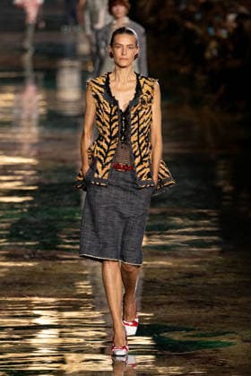 PFW Chanel - Runway LZ Models walk the runway during the Chanel Womenswear Spring Summer 2027 show as part of Paris Fashion Week on October 05, 2026 at Rolland Garros in Paris, France. Photo by Laurent Zabulon ABACAPRESS.COM  Copyright: xZabulonxLaurent ABACAx