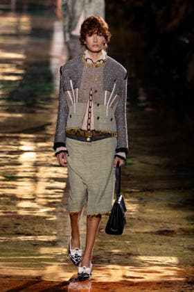 PFW Chanel - Runway LZ Models walk the runway during the Chanel Womenswear Spring Summer 2027 show as part of Paris Fashion Week on October 05, 2026 at Rolland Garros in Paris, France. Photo by Laurent Zabulon ABACAPRESS.COM  Copyright: xZabulonxLaurent ABACAx