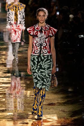 PFW Chanel - Runway LZ Models walk the runway during the Chanel Womenswear Spring Summer 2027 show as part of Paris Fashion Week on October 05, 2026 at Rolland Garros in Paris, France. Photo by Laurent Zabulon ABACAPRESS.COM  Copyright: xZabulonxLaurent ABACAx