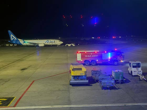 (261005) -- SANLIURFA, Oct. 5, 2026 -- Photo taken on Oct. 5, 2026 shows the passenger plane of Turkish airline AJet after it landed at Sanliurfa GAP Airport in T¨¹rkiye. A passenger plane flying from the Turkish capital Ankara to the southeastern province of Sanliurfa landed safely on Monday after a note claiming an explosive device was on board was found, local authorities said. ( Handout via Xinhua) T?RKIYE-SANLIURFA-PASSENGER PLANE-BOMBING CLAIM-LANDED MustafaxKaya 
