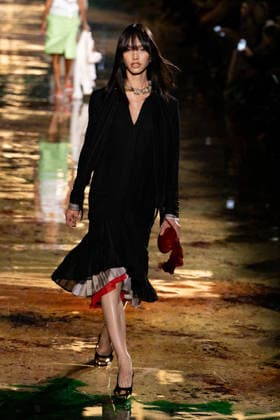 PFW Chanel - Runway LZ Models walk the runway during the Chanel Womenswear Spring Summer 2027 show as part of Paris Fashion Week on October 05, 2026 at Rolland Garros in Paris, France. Photo by Laurent Zabulon ABACAPRESS.COM  Copyright: xZabulonxLaurent ABACAx