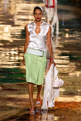 PFW Chanel - Runway LZ Models walk the runway during the Chanel Womenswear Spring Summer 2027 show as part of Paris Fashion Week on October 05, 2026 at Rolland Garros in Paris, France. Photo by Laurent Zabulon ABACAPRESS.COM  Copyright: xZabulonxLaurent ABACAx