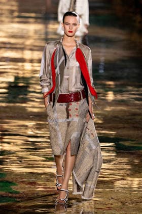 PFW Chanel - Runway LZ Models walk the runway during the Chanel Womenswear Spring Summer 2027 show as part of Paris Fashion Week on October 05, 2026 at Rolland Garros in Paris, France. Photo by Laurent Zabulon ABACAPRESS.COM  Copyright: xZabulonxLaurent ABACAx