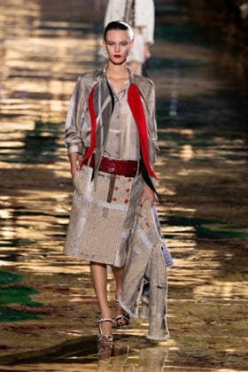 PFW Chanel - Runway LZ Models walk the runway during the Chanel Womenswear Spring Summer 2027 show as part of Paris Fashion Week on October 05, 2026 at Rolland Garros in Paris, France. Photo by Laurent Zabulon ABACAPRESS.COM  Copyright: xZabulonxLaurent ABACAx