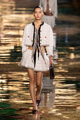 PFW Chanel - Runway LZ Models walk the runway during the Chanel Womenswear Spring Summer 2027 show as part of Paris Fashion Week on October 05, 2026 at Rolland Garros in Paris, France. Photo by Laurent Zabulon ABACAPRESS.COM  Copyright: xZabulonxLaurent ABACAx