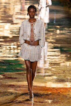PFW Chanel - Runway LZ Models walk the runway during the Chanel Womenswear Spring Summer 2027 show as part of Paris Fashion Week on October 05, 2026 at Rolland Garros in Paris, France. Photo by Laurent Zabulon ABACAPRESS.COM  Copyright: xZabulonxLaurent ABACAx